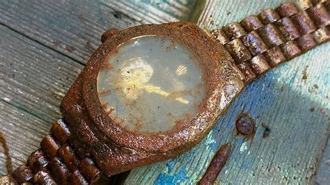 rusty rolex|condensation in Rolex watch.